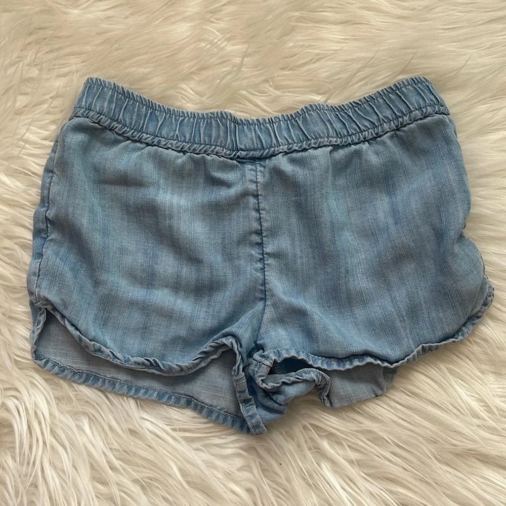 Girl’s Vineyard Vines light wash pull-on jean shorts XS